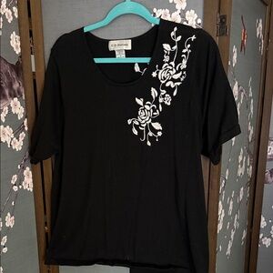 CD DANIELS Elegant Black Floral Embroidered Short Sleeve Top